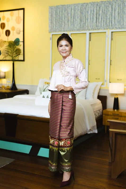 Handwoven Thai silk styled in a contemporary look 4